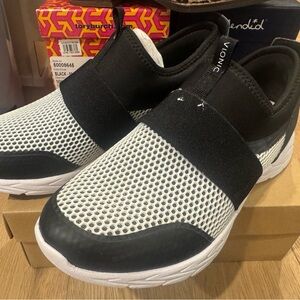 Vionic Women's Black and White Slip-On Sneakers